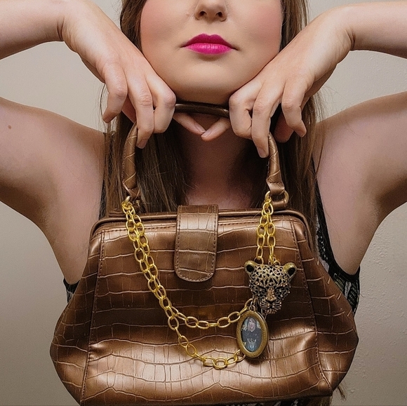 Taylor Swift Rep TV Easter Egg  Hand Designed Purse - Picture 3 of 9